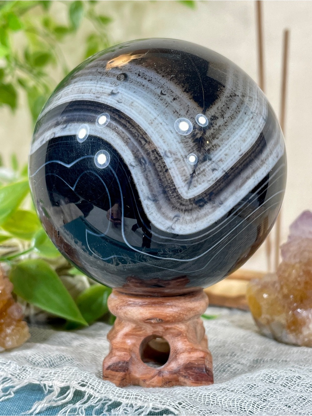 !!! NEW !!! 2741 Black Banded Sardonyx Crystal Sphere